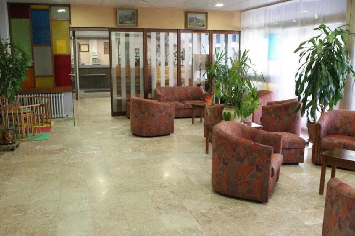 Les Portes Du Cantal Massiac Exteriör bild